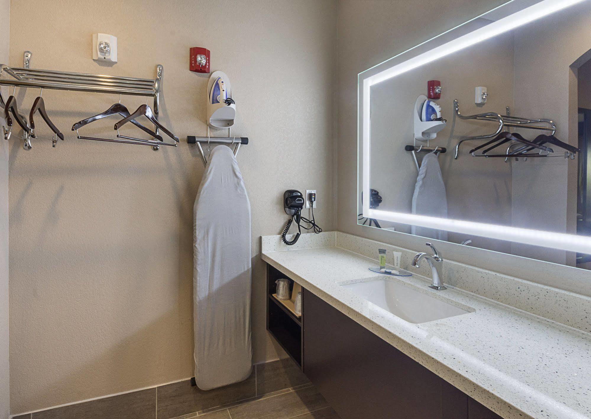 Econo Lodge Inn & Suites Houston Nw-Cy-Fair Jersey Village Екстер'єр фото