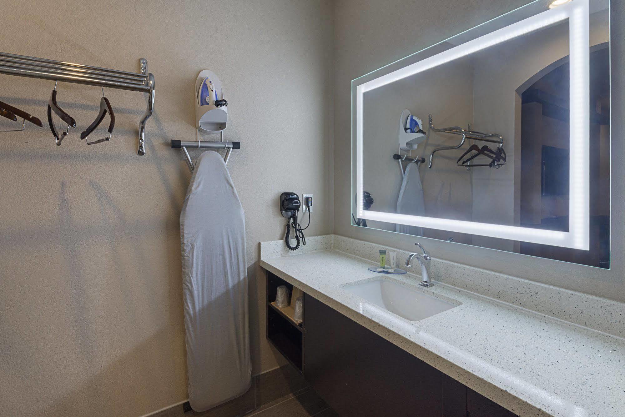 Econo Lodge Inn & Suites Houston Nw-Cy-Fair Jersey Village Екстер'єр фото